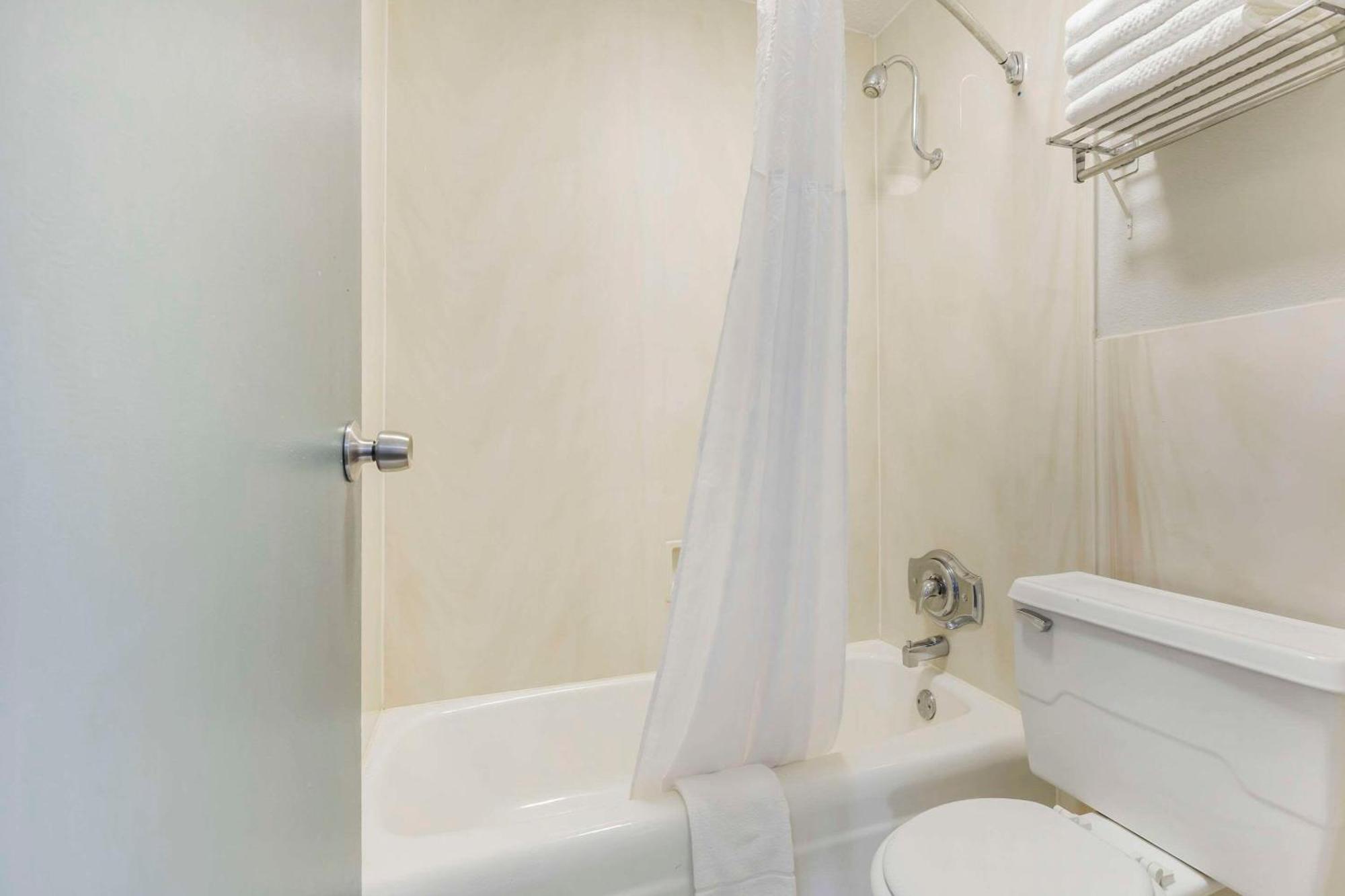 Quality Inn & Suites Santee Kültér fotó
